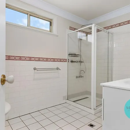 Restful And Cosy 4 Bed Home Minutes From The Beach Sandgate Exterior photo