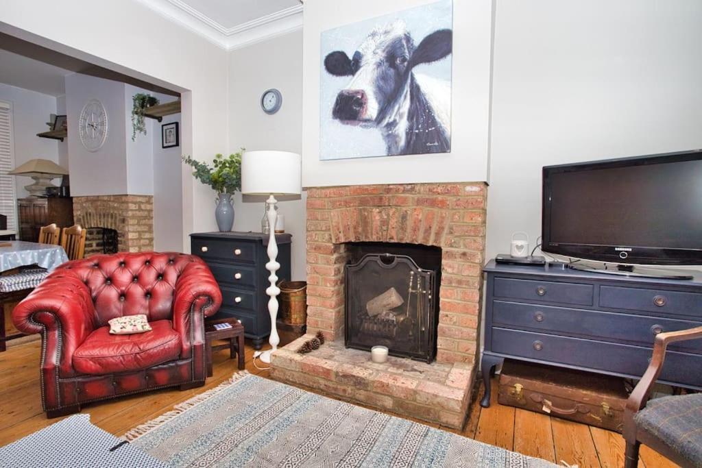 Restful And Cosy 4 Bed Minutes From The Apartment *