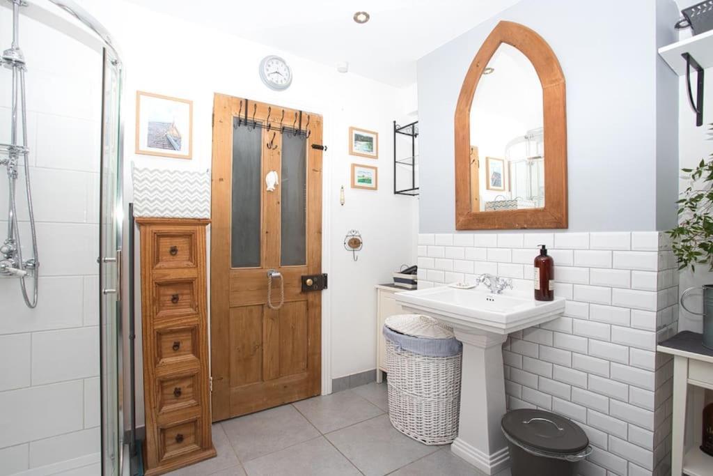 Restful And Cosy 4 Bed Minutes From The * Sandgate