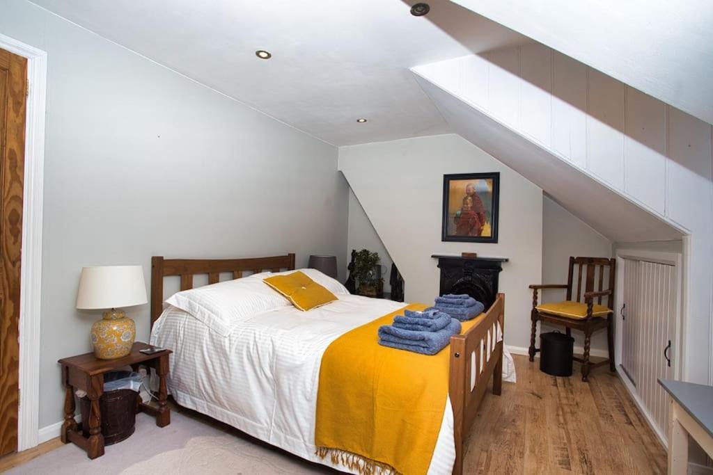 Restful And Cosy 4 Bed Minutes From The Apartment