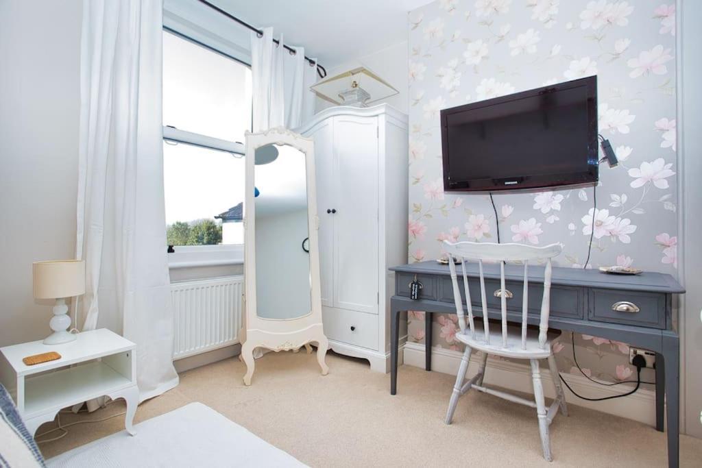 Restful And Cosy 4 Bed Minutes From The Apartment