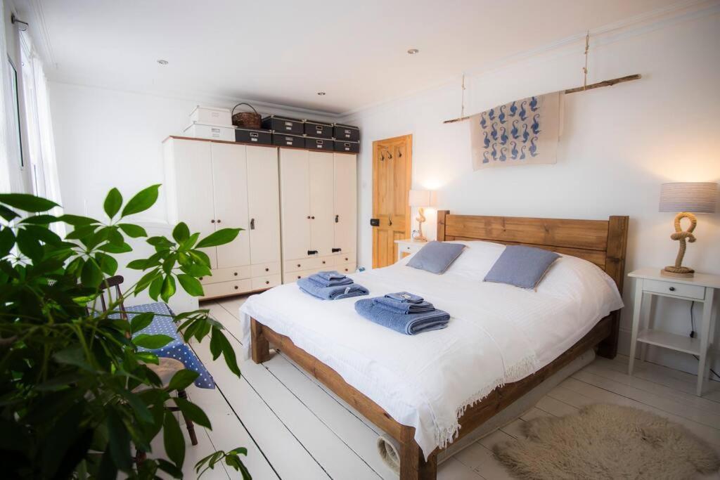 Restful And Cosy 4 Bed Minutes From The Apartment